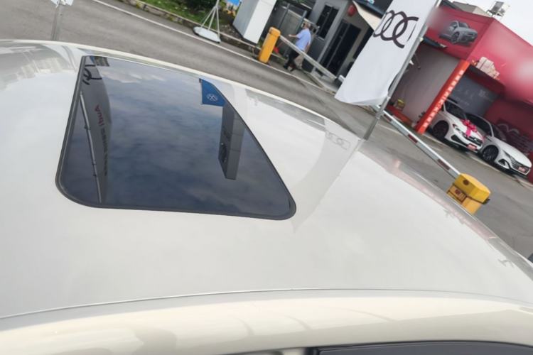 Used Roewe i5 2020 1.5L Automatic 4G Connect Luxury Flagship Edition Roof