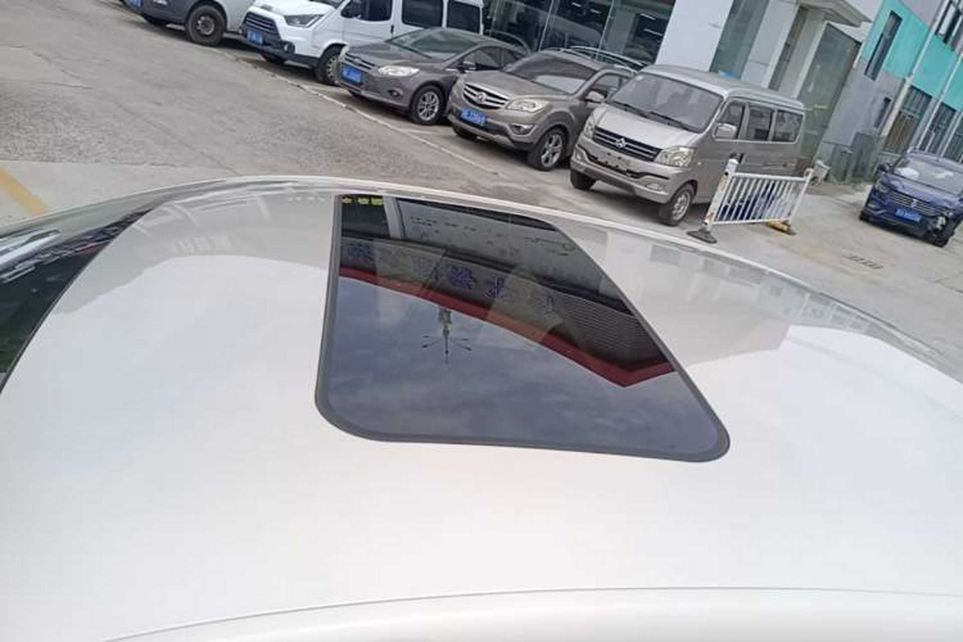 Used Roewe i5 2020 1.5L Automatic 4G Connect Luxury Flagship Edition Roof