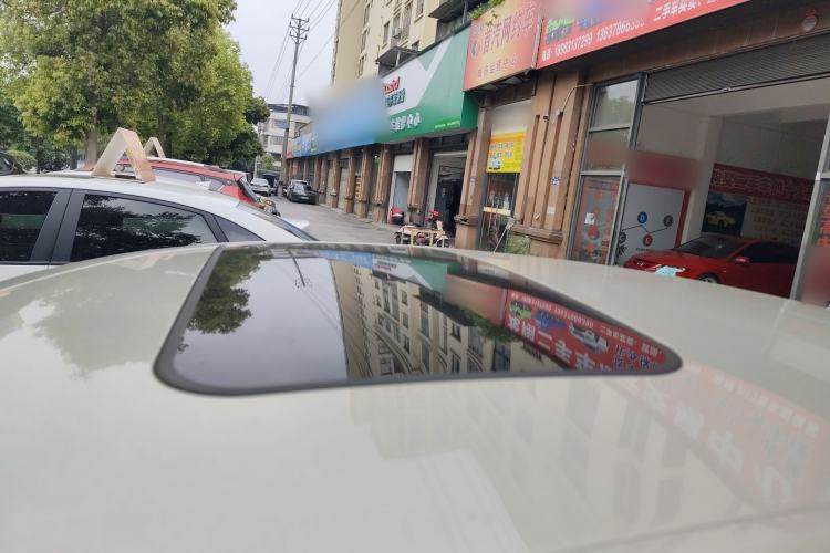 Used Roewe i5 2020 1.5L Automatic 4G Connect Luxury Flagship Edition Roof