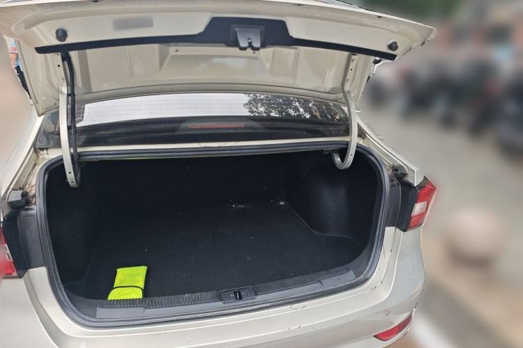Used Roewe i5 2020 1.5L Automatic 4G Connect Luxury Flagship Edition Trunk