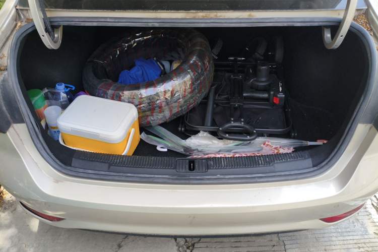 Used Roewe i5 2020 1.5L Automatic 4G Connect Luxury Flagship Edition Trunk