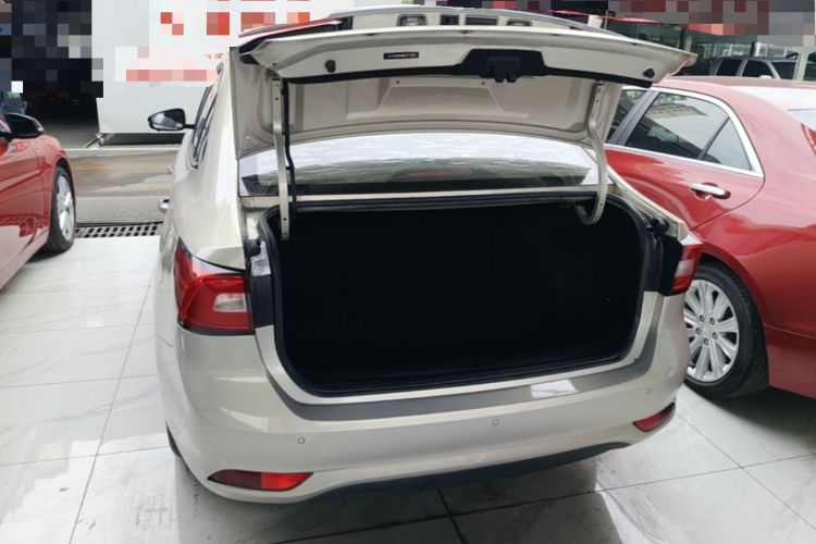Used Roewe i5 2020 1.5L Automatic 4G Connect Luxury Flagship Edition Trunk