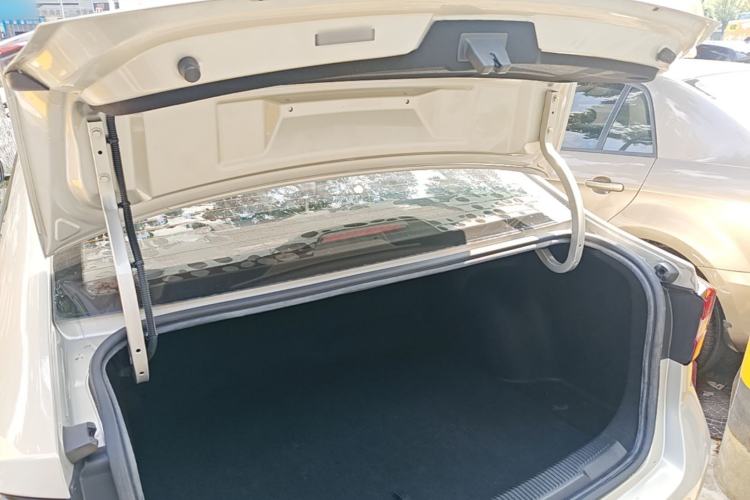 Used Roewe i5 2020 1.5L Manual 4G Connect Luxury Edition Trunk