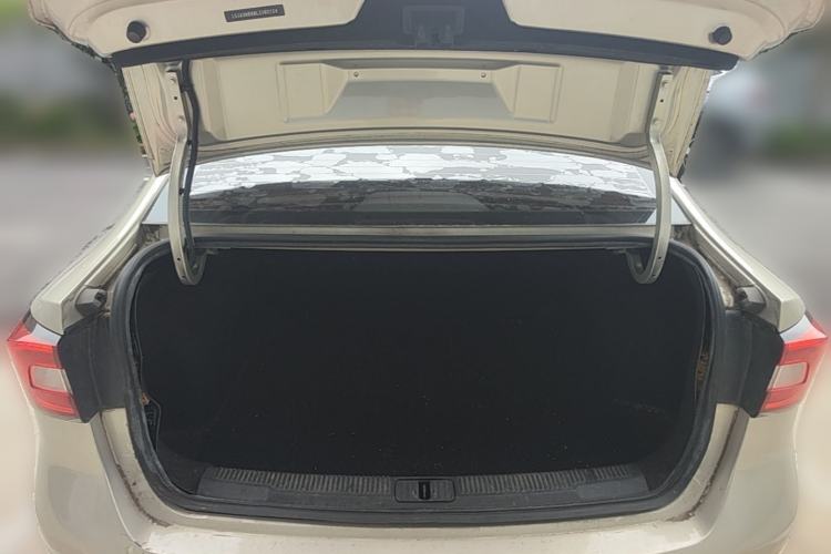 Used Roewe i5 2020 1.5L Automatic 4G Connect Luxury Flagship Edition Trunk