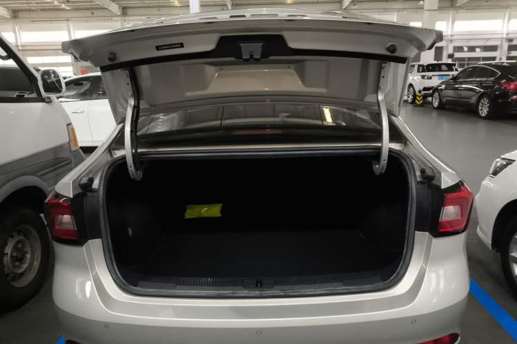Used Roewe i5 2020 1.5L Manual 4G Connect Luxury Edition Trunk