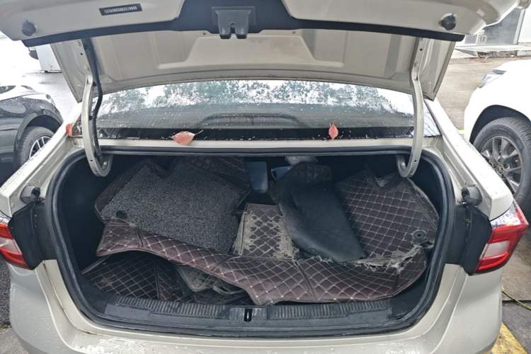 Used Roewe i5 2020 1.5L Automatic 4G Connected Linghao Edition Trunk