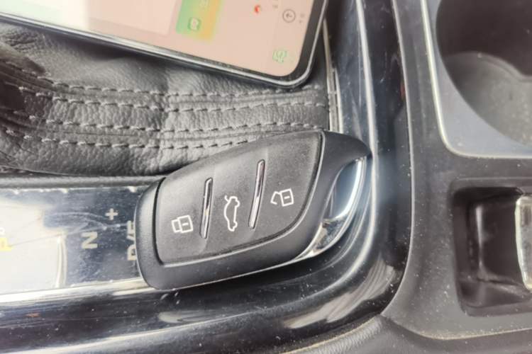 Used Roewe i5 2020 1.5L Automatic 4G Connect Luxury Flagship Edition Vehicle Key
