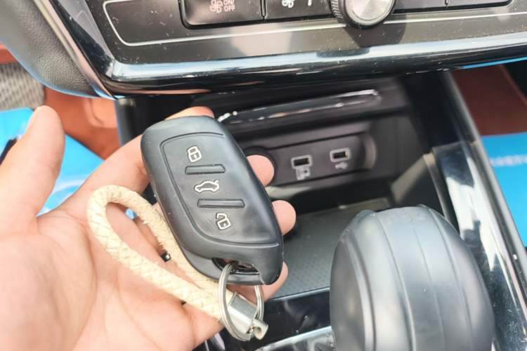 Used Roewe i5 2020 1.5L Automatic 4G Connect Luxury Flagship Edition Vehicle Key