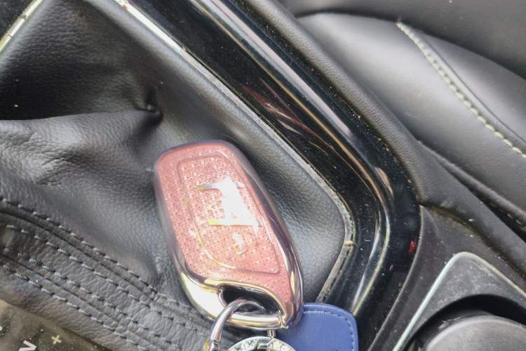 Used Roewe i5 2020 1.5L Automatic 4G Connect Luxury Flagship Edition Vehicle Key