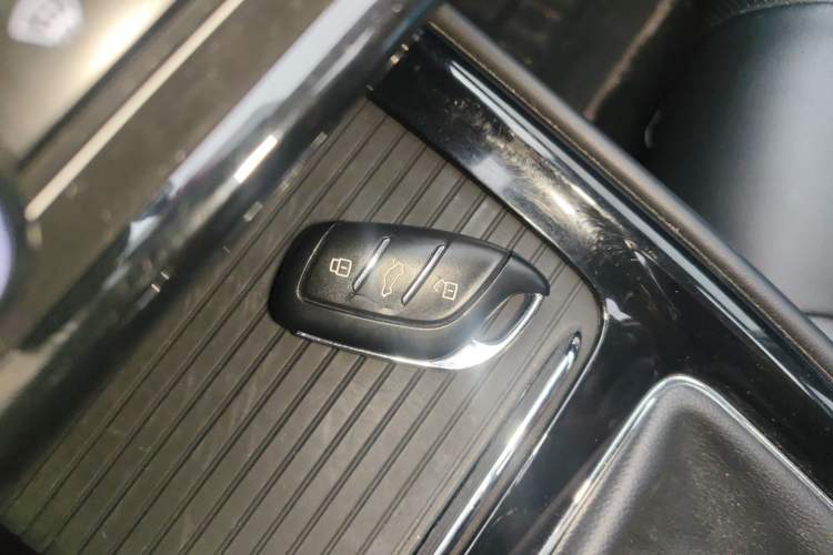 Used Roewe i5 2020 1.5L Automatic 4G Connect Luxury Flagship Edition Vehicle Key