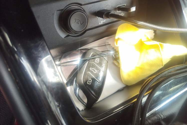 Used Roewe i5 2020 1.5L Automatic 4G Connect Luxury Flagship Edition Vehicle Key
