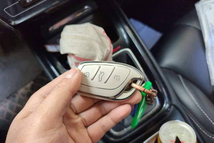 Used Roewe i5 2020 1.5L Automatic 4G Connect Luxury Flagship Edition Vehicle Key