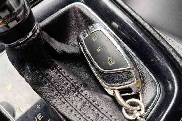 Used Roewe i5 2020 1.5L Automatic 4G Connect Luxury Flagship Edition Vehicle Key