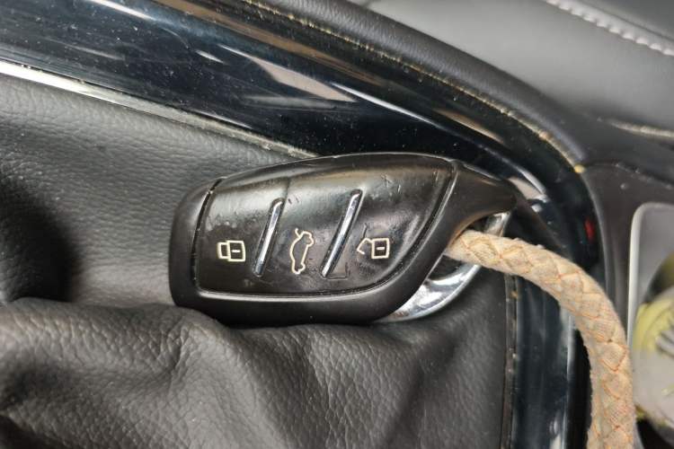 Used Roewe i5 2020 1.5L Automatic 4G Connect Luxury Flagship Edition Vehicle Key