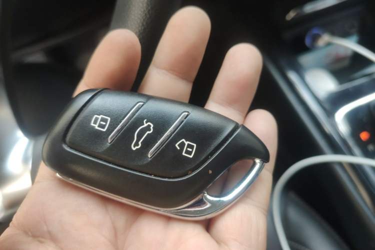 Used Roewe i5 2020 1.5L Automatic 4G Connect Luxury Flagship Edition Vehicle Key