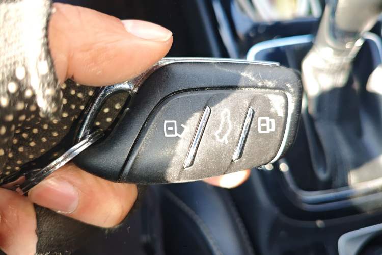 Used Roewe i5 2020 1.5L Automatic 4G Connect Luxury Flagship Edition Vehicle Key