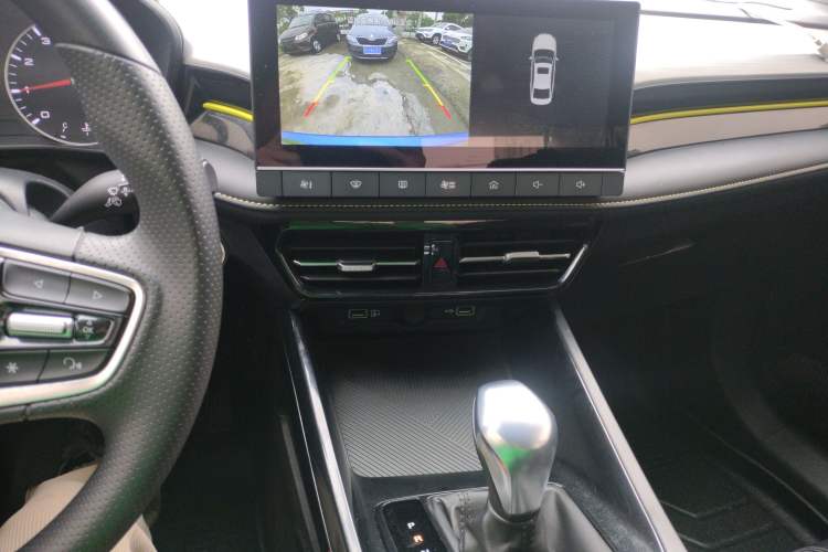Used Roewe i5 2021 1.5L CVT Platinum Edition Audio And AC Panel