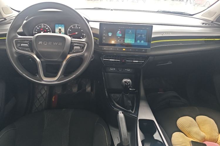 Used Roewe i5 2021 1.5L Manual Platinum Edition Center Console