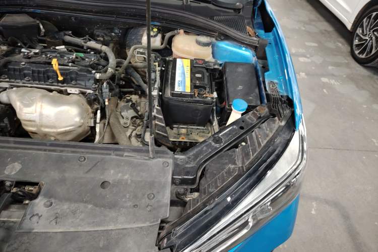 Used Roewe i5 2021 1.5L CVT Platinum Edition Engine Bay Left