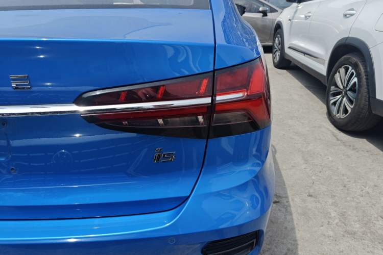 Used Roewe i5 2021 1.5L CVT Diamond Edition Exterior 3