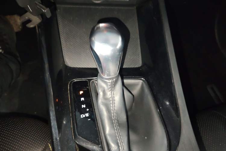 Used Roewe i5 2021 1.5L CVT Platinum Edition Gear Lever