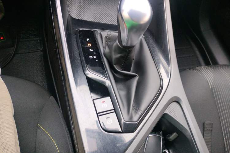 Used Roewe i5 2021 1.5L CVT Platinum Edition Gear Lever