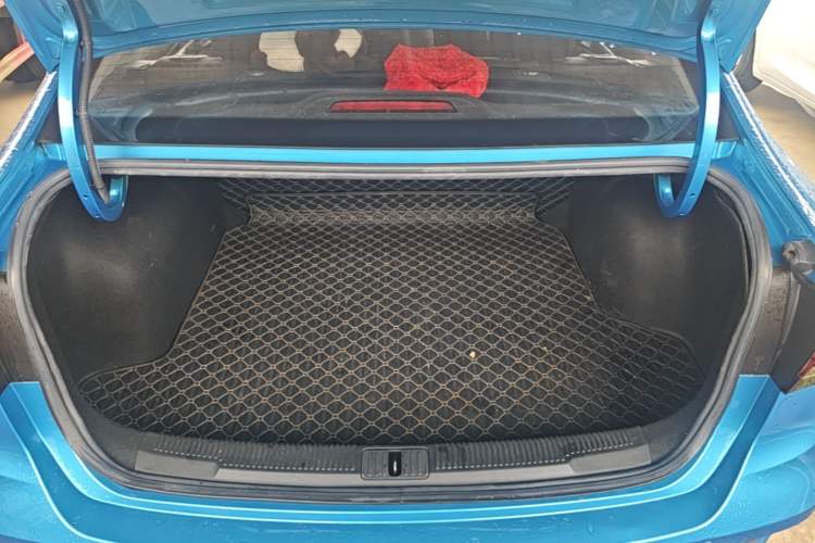 Used Roewe i5 2021 1.5L Manual Platinum Edition Trunk