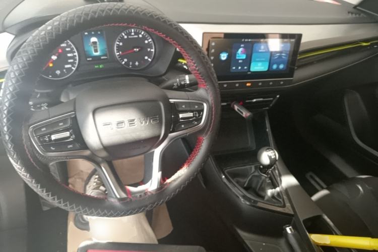 Used Roewe i5 2021 1.5L Manual Platinum Edition Center Console