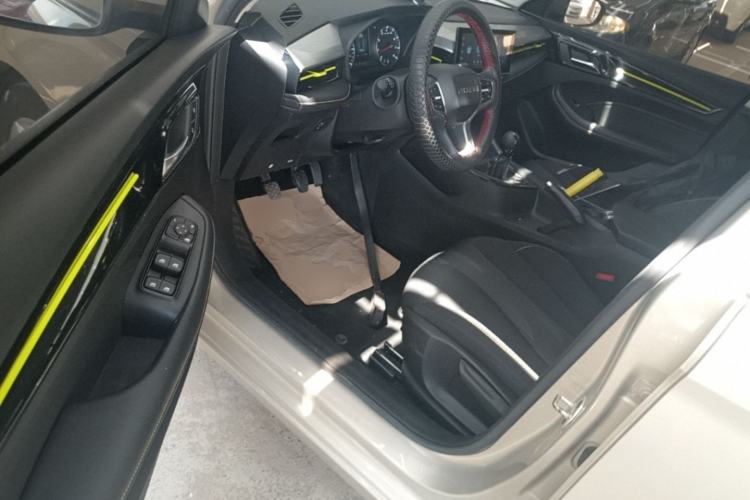 Used Roewe i5 2021 1.5L Manual Platinum Edition Driver Seat