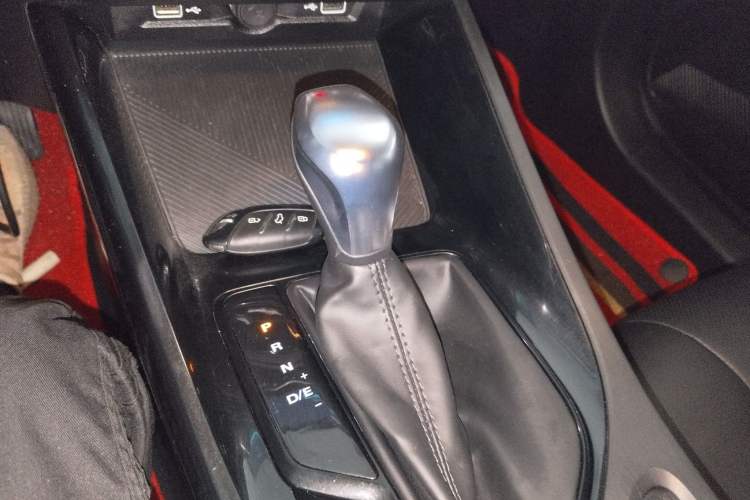 Used Roewe i5 2021 1.5L CVT Diamond Edition Gear Lever