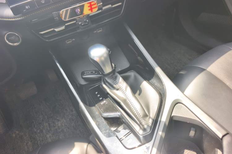Used Roewe i5 2021 1.5L CVT Diamond Edition Gear Lever