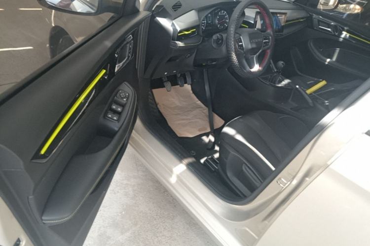 Used Roewe i5 2021 1.5L Manual Platinum Edition Left Front Seat