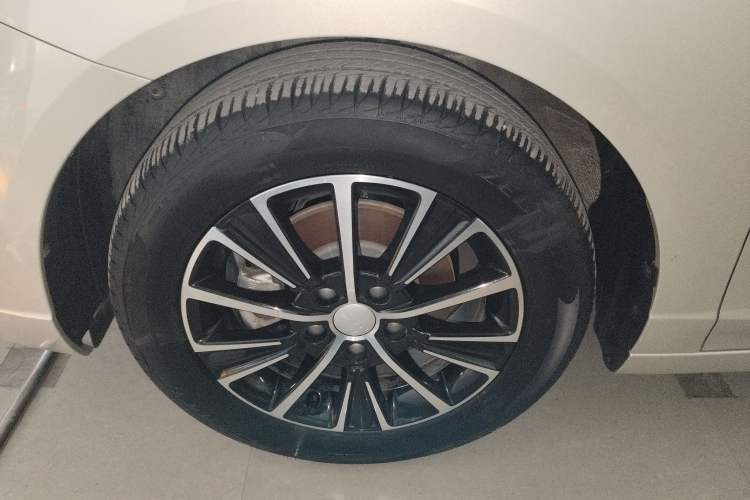 Used Roewe i5 2021 1.5L CVT Diamond Edition Left Front Wheel Hub