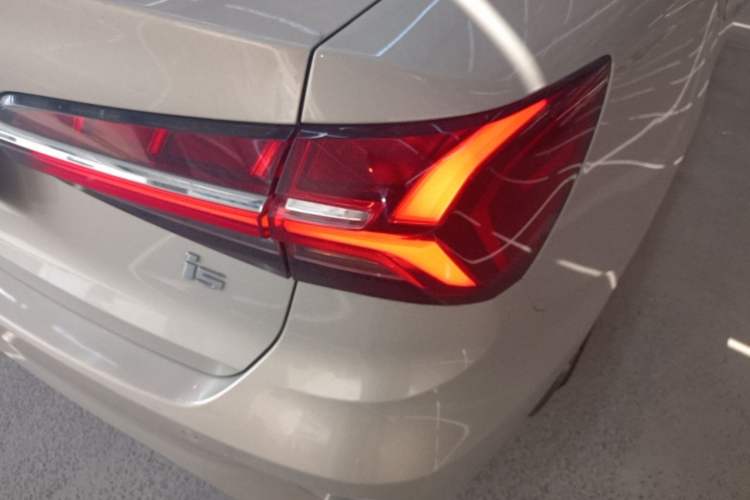 Used Roewe i5 2021 1.5L Manual Platinum Edition Right Rear Taillight