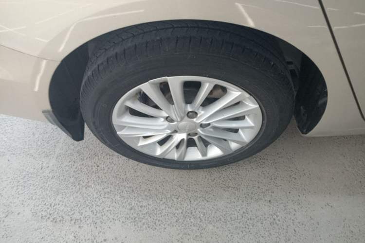 Used Roewe i5 2021 1.5L Manual Platinum Edition Right Rear Wheel Hub