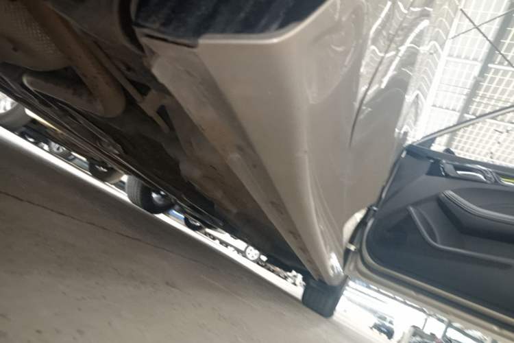 Used Roewe i5 2021 1.5L Manual Platinum Edition Right Side Sill