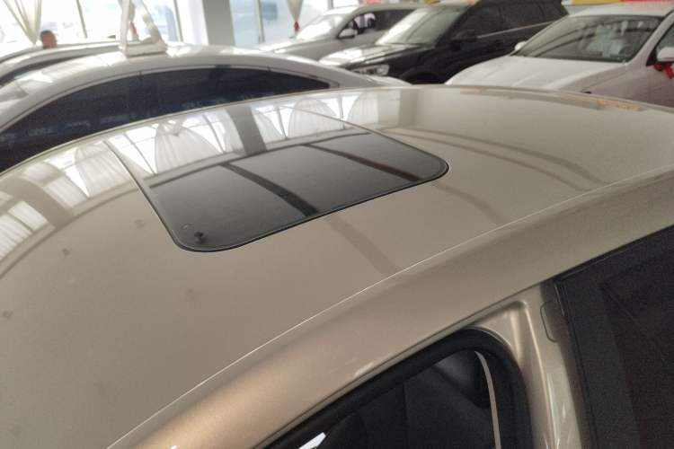 Used Roewe i5 2021 1.5L CVT Diamond Edition Roof