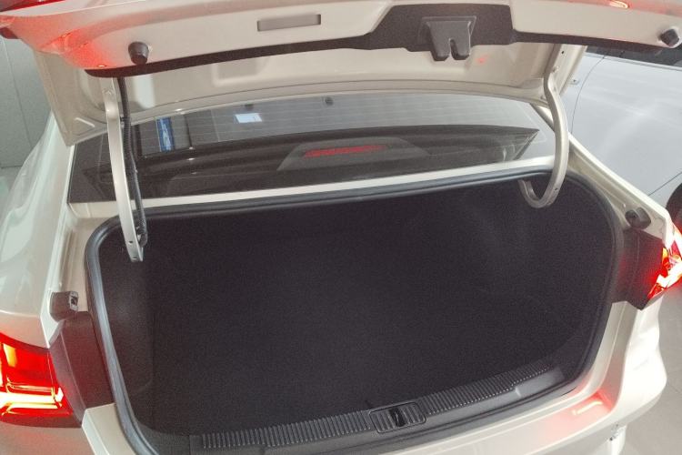 Used Roewe i5 2021 1.5L CVT Diamond Edition Trunk
