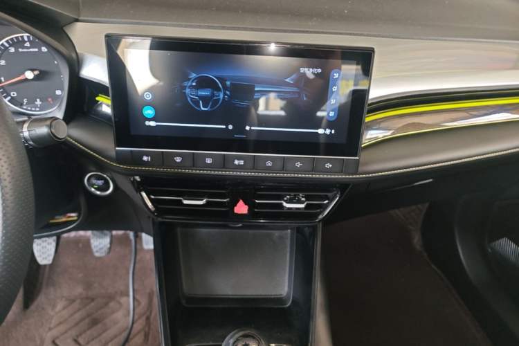 Used Roewe i5 2021 1.5L Manual Diamond Edition Audio And AC Panel