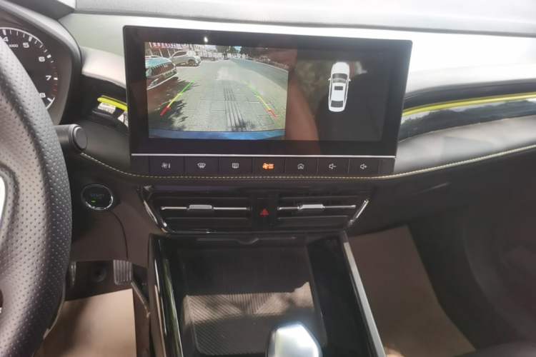 Used Roewe i5 2021 1.5L CVT Platinum Edition Audio And AC Panel