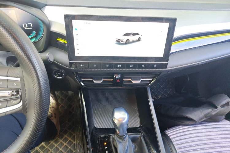 Used Roewe i5 2021 Revised Version 1.5L CVT Diamond Edition Audio And AC Panel