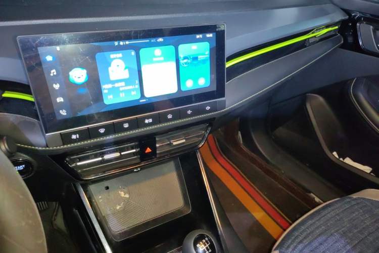 Used Roewe i5 2021 1.5L Manual Platinum Edition Audio And AC Panel