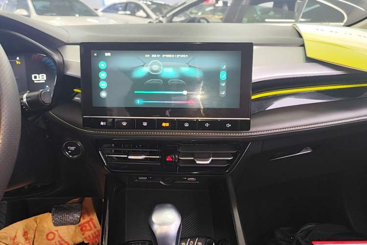 Used Roewe i5 2021 1.5L CVT Diamond Edition Audio And AC Panel