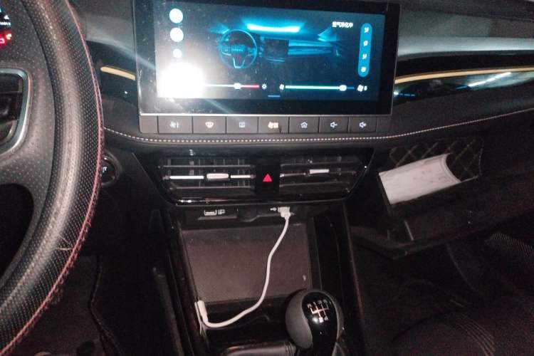 Used Roewe i5 2021 1.5L Manual Platinum Edition Audio And AC Panel