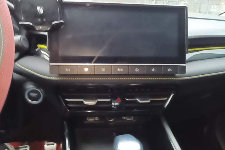 Used Roewe i5 2021 1.5L CVT Platinum Edition Audio And AC Panel