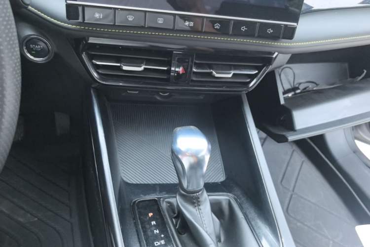 Used Roewe i5 2021 Revised Version 1.5L CVT Diamond Edition Audio And AC Panel