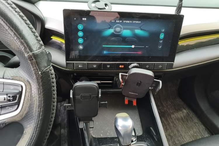 Used Roewe i5 2021 1.5L CVT Diamond Edition Audio And AC Panel