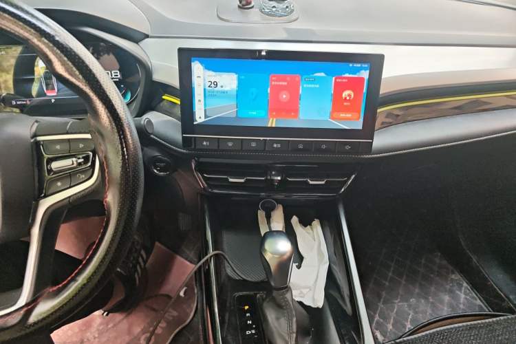 Used Roewe i5 2021 1.5L CVT Diamond Edition Audio And AC Panel