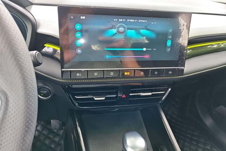 Used Roewe i5 2021 1.5L CVT Diamond Edition Audio And AC Panel