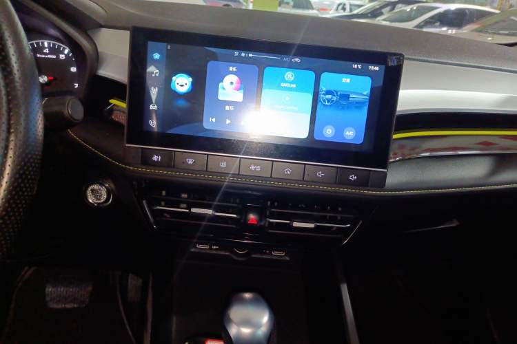 Used Roewe i5 2021 1.5L CVT Platinum Edition Audio And AC Panel